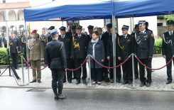 Więcej o: Wojewódzkie Obchody Dnia Strażaka połączone z wręczeniem sztandaru dla Komendy Powiatowej Państwowej Straży Pożarnej w Suchej Beskidzkiej